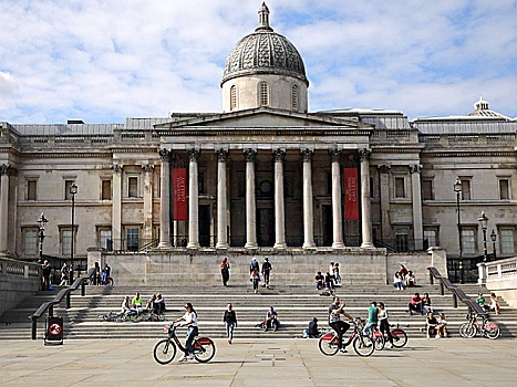 Галереи и аукционные дома Великобритании вернутся к работе 1 июня