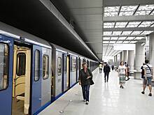Восемь станций "фиолетовой" ветки метро закрылись в Москве