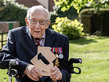 Ветеран спел для врачей и возглавил хит-парад