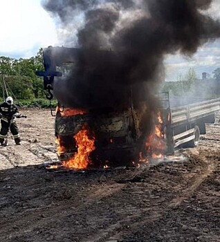 В Козельске загорелся автокран