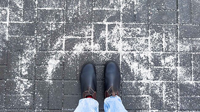 Роскачество назвало самые опасные средства от наледи