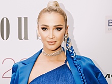 Бузова пришла на премию MODA topical в бахроме и синих чулках, а Подольская — в мини