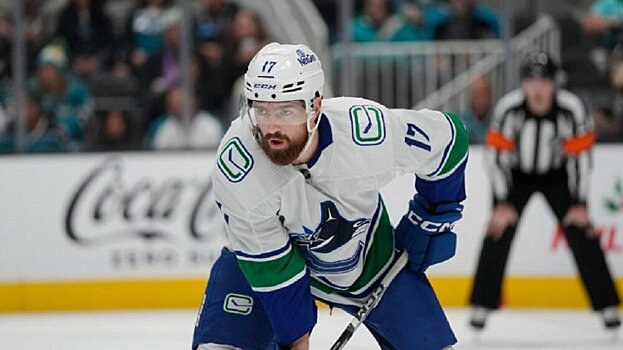 Защитник «Ванкувера» Гронек пропустит 8 недель из-за травмы. Он набрал 9 очков при «плюс 14» в 21 матче сезона