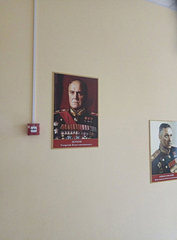 На стене Ишимского военкомата появился портрет артиста Владимира Меньшова