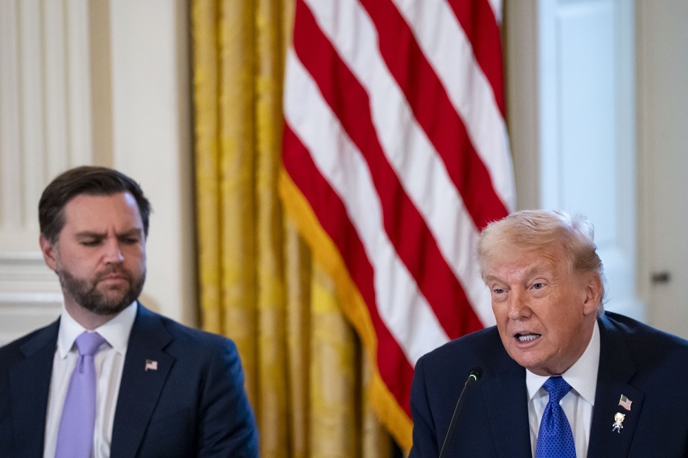 Политолог Рудаков заявил о расколе элит США по украинскому конфликту