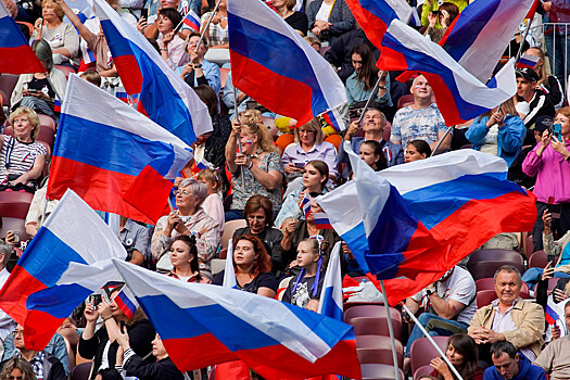 Итальянский сноубордист выступает на Олимпиаде с российским флагом на шлеме