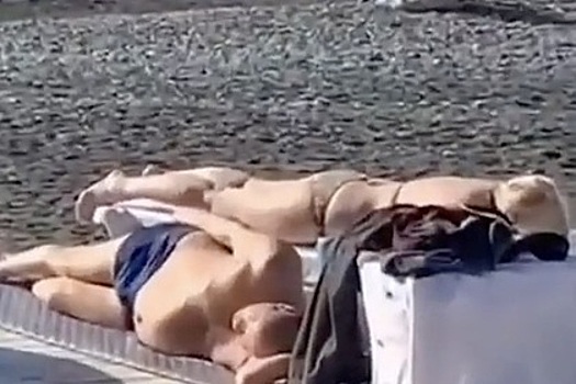 Оголившиеся на пляже Сочи в декабре россияне попали на видео и насмешили местных