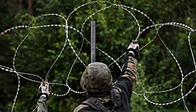Польские военные подверглись атаке камнями на границе с Белоруссией