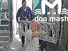 Не плативший за электричество россиянин решил подключиться к соседской сети