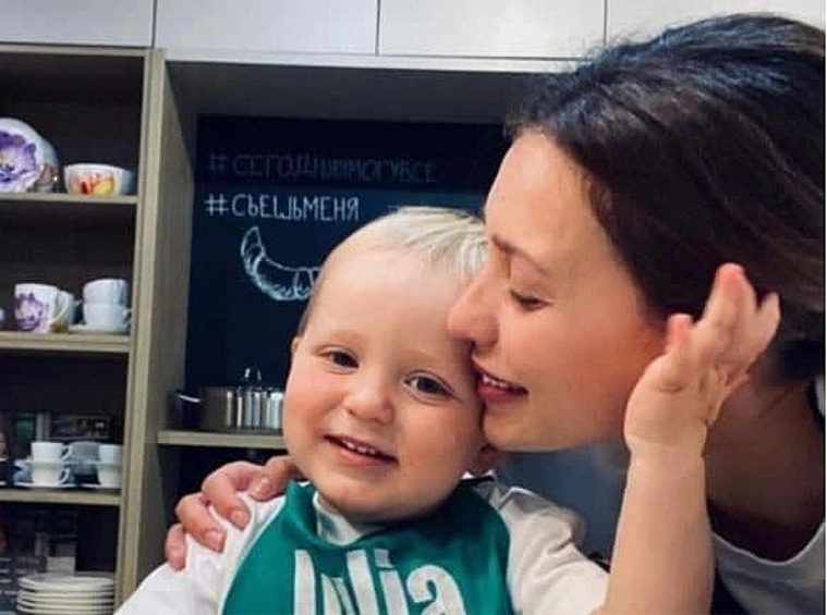 Регина Тодоренко рассказала, что двухлетний Миша сломал руку.. Звезда призналась, что мальчик, которому в декабре исполнится два года, сломал руку.