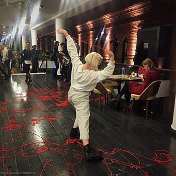 Международный фестиваль «Формы танца» связал красной нитью зрителей и участников