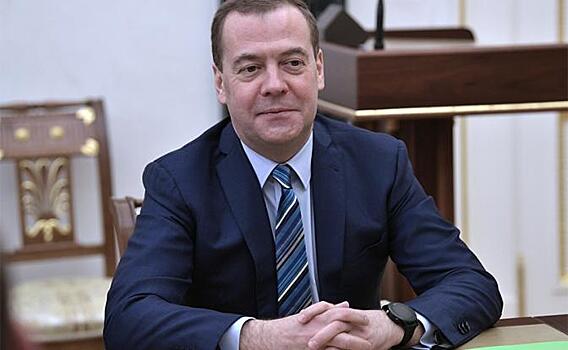 Всё те же грабли: Медведев уже готов признать Порошенко