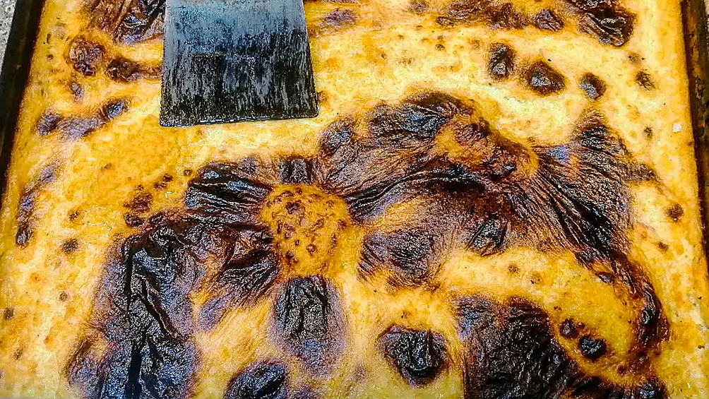 Гарантита — самое вкусное уличное блюдо мира по мнению редакторов TasteAtlas. Оно готовится из нутовой муки, масла, специй и воды в виде пирога или тарта. Сверху гарантита покрывается взбитым яйцом и запекается в духовке до золотисто-коричневой корочки.