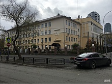 Мэрия Екатеринбурга отказалась продлевать контракт с директором статусного лицея
