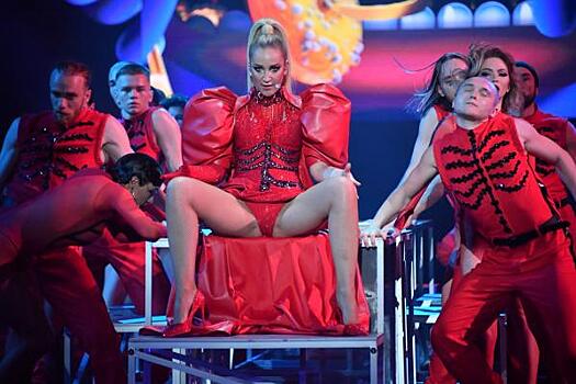 Пластический хирург раскрыл правду об операциях Бузовой