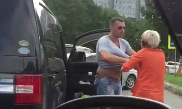 Во Владивостоке автоледи, сбив пешехода, трижды пыталась скрыться с места ДТП