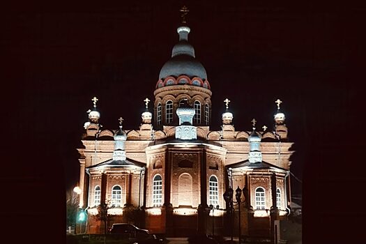 Электрики осветили собор