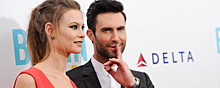 Солист Maroon 5 Адам Левин поздравил жену с 35-летием, опубликовав ее фото топлес