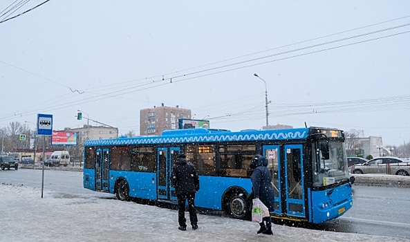В Волгограде пожилой мужчина скончался в автобусе на остановке
