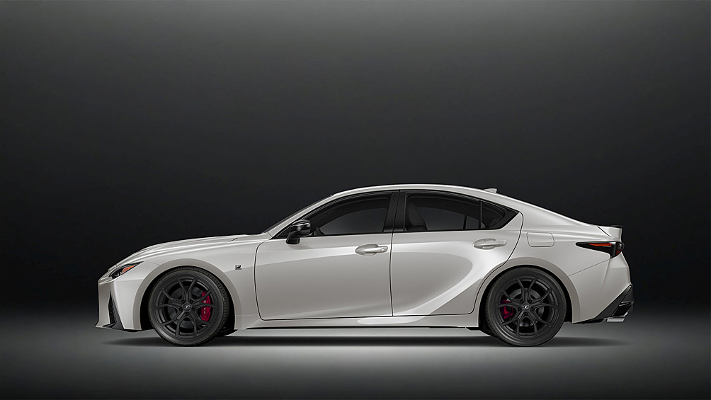 Lexus IS 500 Ultimate готовит поклонников марки к снятию с производства весьма необычной модели — седана с атмосферным 5,0-литровым V8 на 480 л.с. В скором времени выпуск такой машины прекратится.