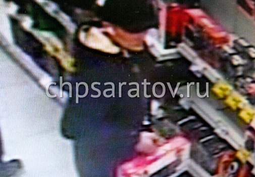 В Саратове разыскивают двух парней, которые украли игровые приставки