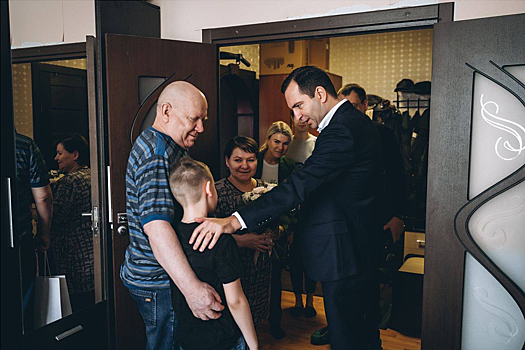 Андрей Булгаков посетил семьи военнослужащих