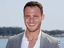 Керем Бюрсин рассказал о травме, которая едва не лишила его возможности ходить