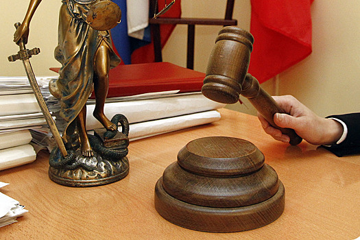 Суд в Петербурге приостановил дело об убийстве после заключения обвиняемым контракта на военную службу