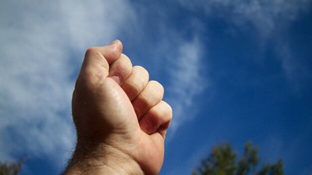 Пензенец случайно ударил по уху женщину у караоке-бара