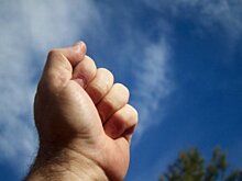 Пензенец случайно ударил по уху женщину у караоке-бара