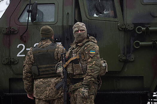 Украинский военный бросил гранату в гражданских