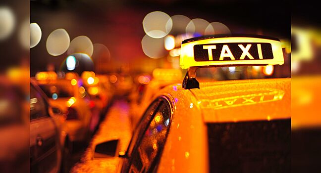 Такси Петербурга готовятся к накрутке цен в новогоднюю ночь