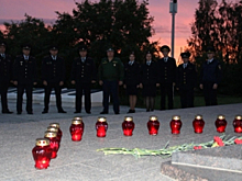Полицейские, ветераны МВД и члены Общественного совета в Калининградской области приняли участие в акции «Свеча памяти»