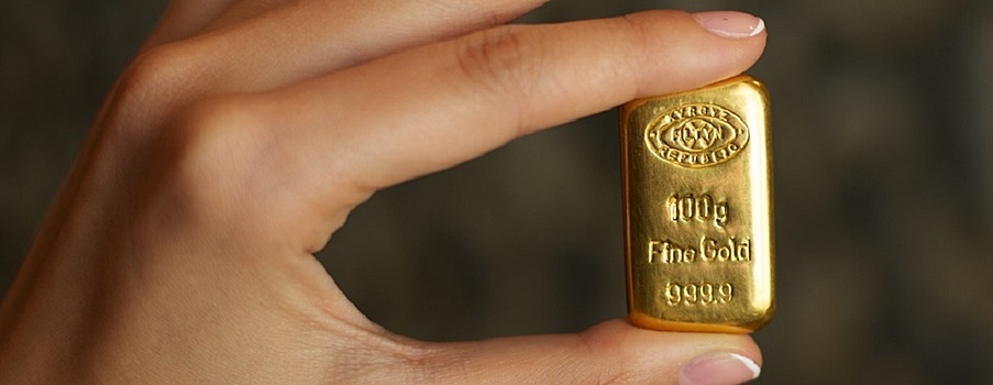 Золото дешевеет на фоне укрепившегося курса доллара