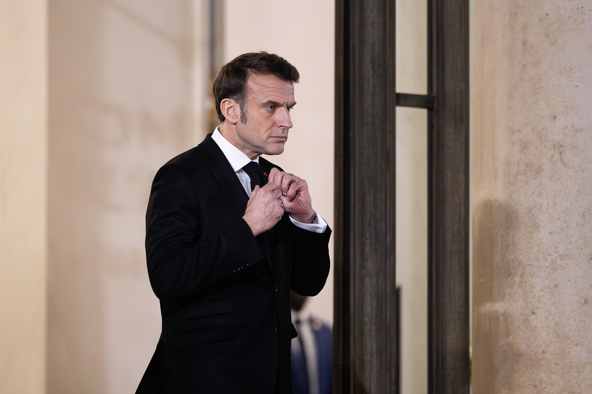 Макрон: Париж не планирует отправлять свои войска на Украину