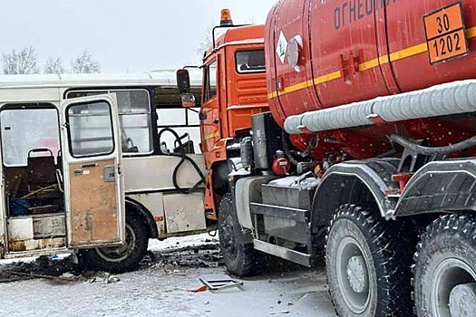 Рейсовый автобус попал в массовое ДТП под Челябинском