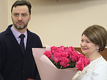 Глава Раменского г.о. Виктор Неволин поздравил коллег Нину Ширенину и Ирину Ежову с днем рождения