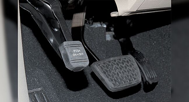 Простая функция четвёртой педали, которая есть во многих авто