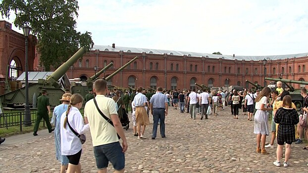 В Военно-историческом музее Петербурга начала работу выставка "Виват артиллерии!"