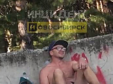 Молодые девушки спугнули рукоблуда на пляже под Новосибирском