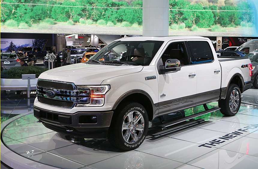У никапа Ford F-150  впервые в истории модели появился дизельный мотор. Машина получила трехлитровый мотор и 10-ступенчатый “автомат”