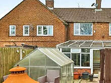 Mirror: в Великобритании появилась возможность купить дом с вышкой ЛЭП во дворе