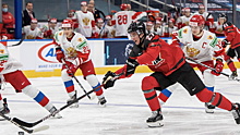 Капитан молодежной сборной Канады получил травму в матче с Россией