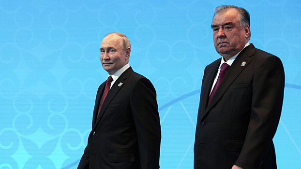 Путин "на ногах" пообщался с президентом Таджикистана Рахмоном в Астане