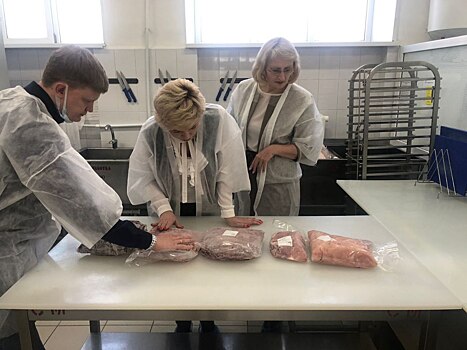 В Оренбурге чиновники проверили комбинат школьного питания «Огонек»