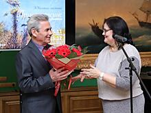 Во Владивостоке художник-юбиляр представил более 100 работ