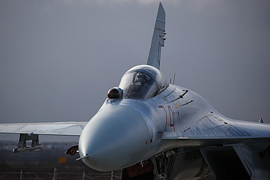 Российские Су-27 отработали посадку на условно поврежденный аэродром