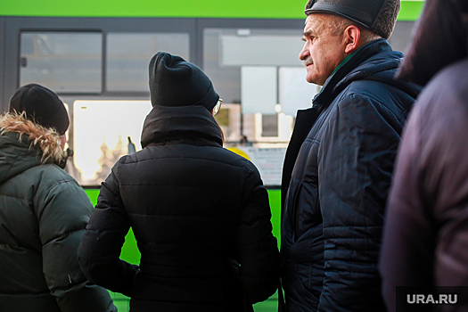 Тюменцы вынуждены часами стоять на остановках в ожидании автобусов