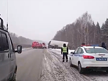 В снежном плену: на дорогах Екатеринбурга авария за аварией