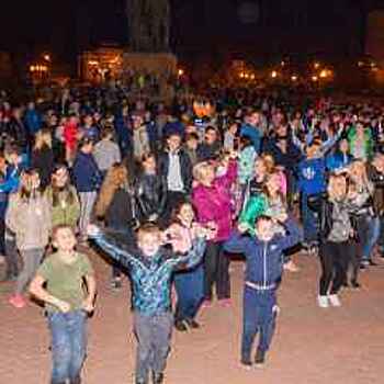 Более 1 тыс человек приняли участие в легкоатлетическом забеге "Засветись" в Орехово‑Зуеве